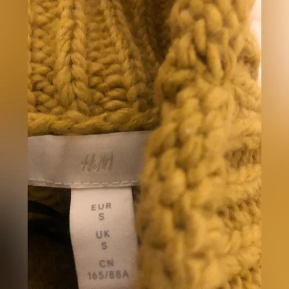 H&M sweater - Picture 2 of 3